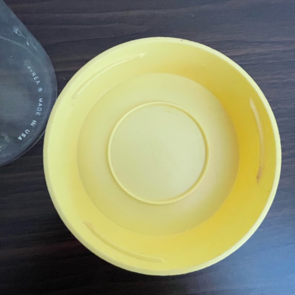 PYREX vintage canister clear with yellow screw on lid - Picture 5 of 5